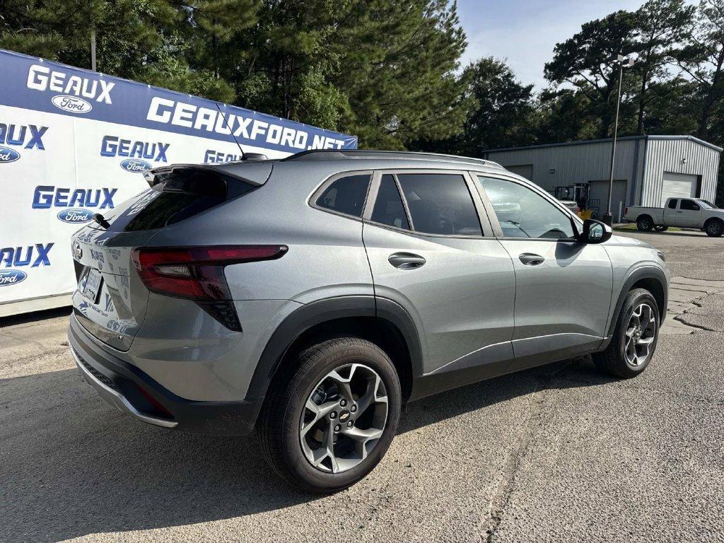 used 2025 Chevrolet Trax car, priced at $19,135