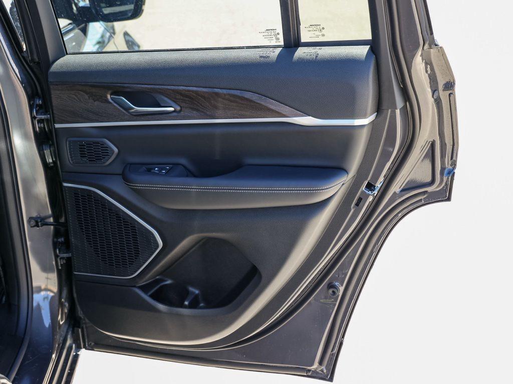 new 2026 Jeep Grand Cherokee car, priced at $44,765