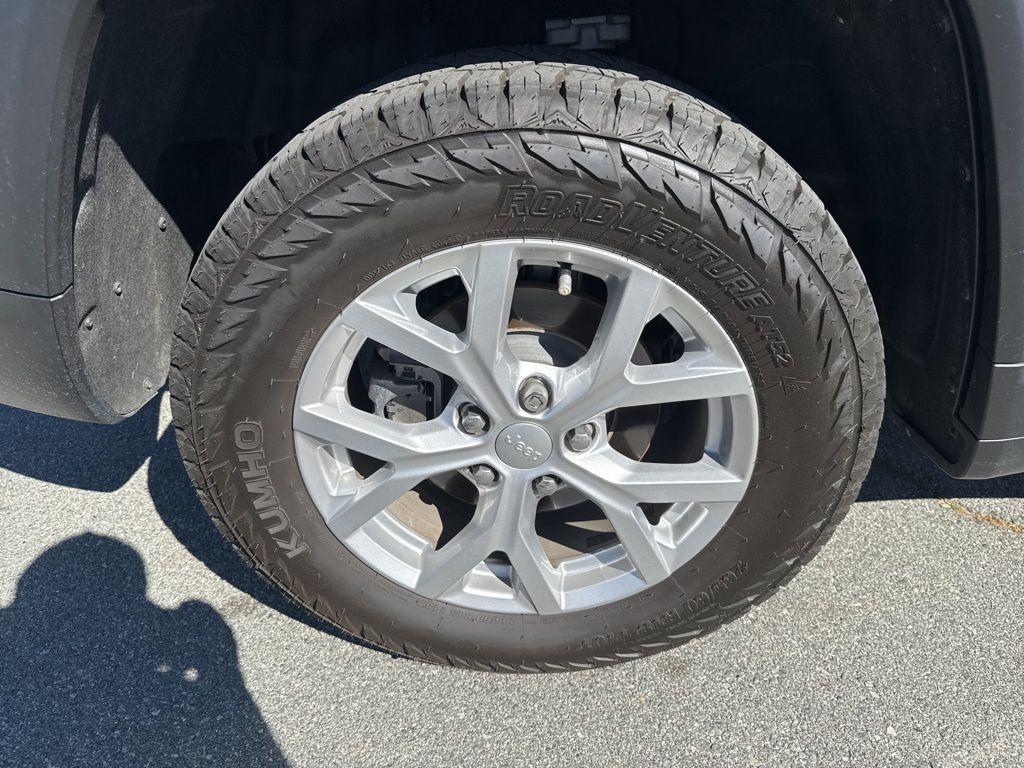 used 2023 Jeep Grand Cherokee car, priced at $25,273