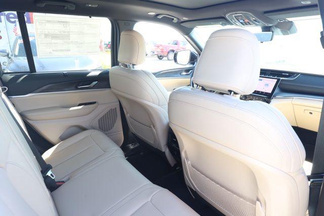 new 2025 Jeep Grand Cherokee car, priced at $40,118