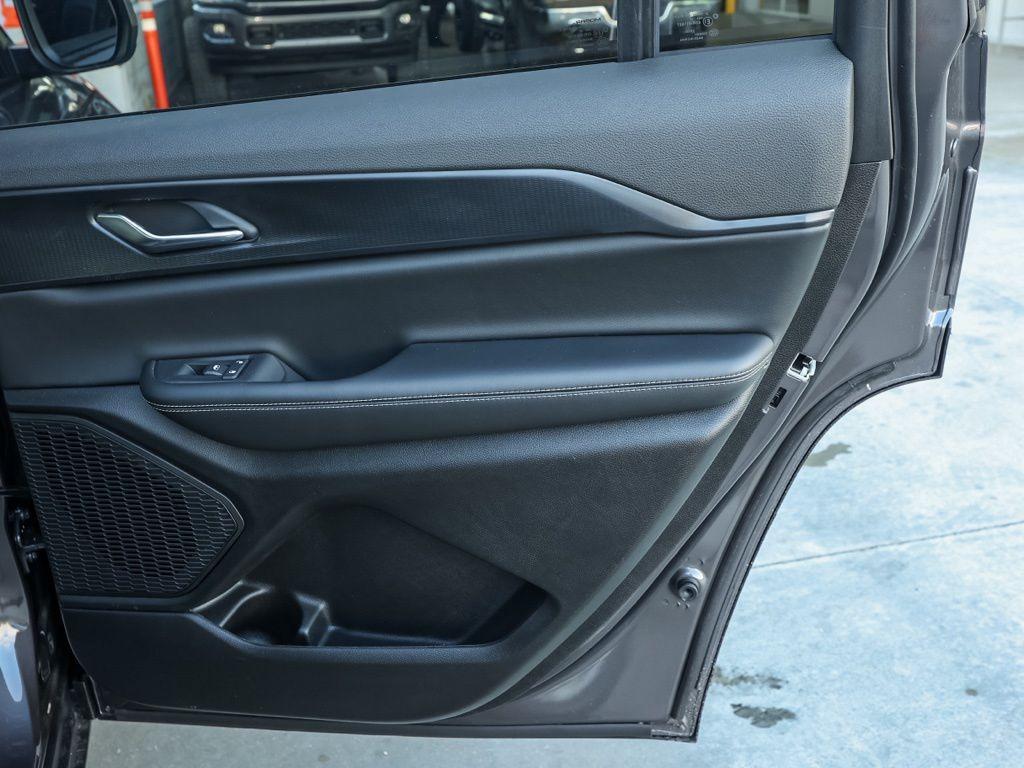 new 2026 Jeep Grand Cherokee L car, priced at $41,022