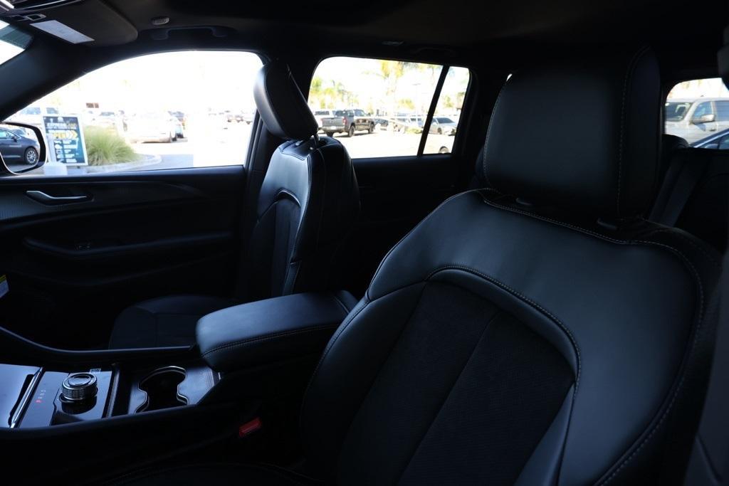 new 2025 Jeep Grand Cherokee car, priced at $33,951