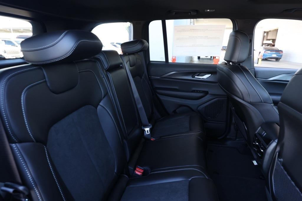 new 2025 Jeep Grand Cherokee car, priced at $33,951