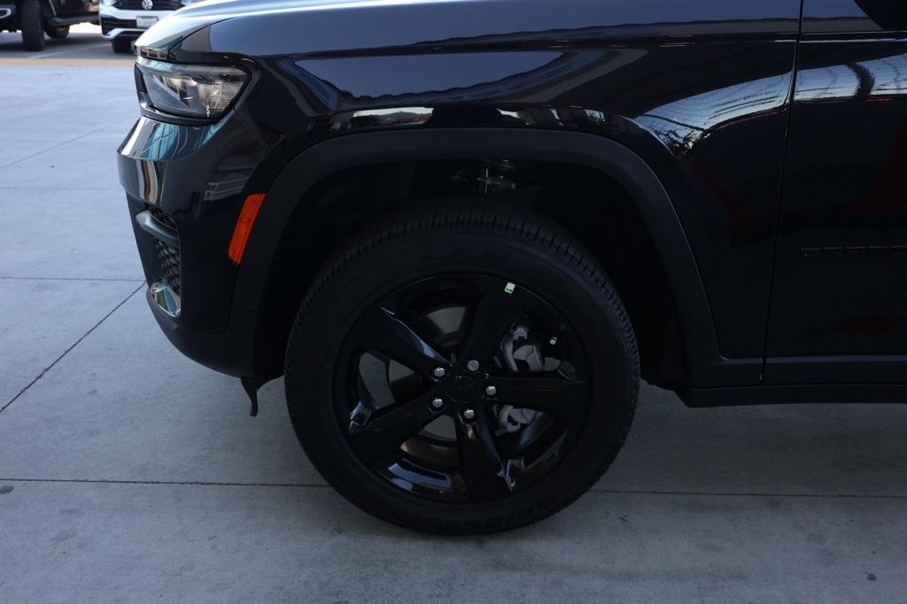 new 2025 Jeep Grand Cherokee car, priced at $33,951