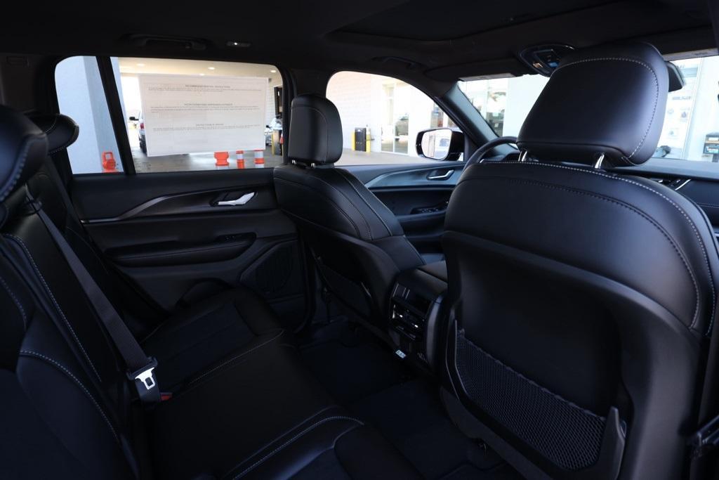 new 2025 Jeep Grand Cherokee car, priced at $33,951