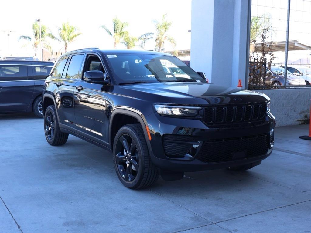 new 2025 Jeep Grand Cherokee car, priced at $33,951