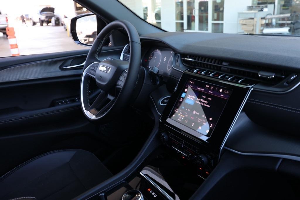 new 2025 Jeep Grand Cherokee car, priced at $33,951