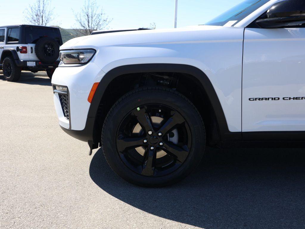 new 2026 Jeep Grand Cherokee car, priced at $44,599
