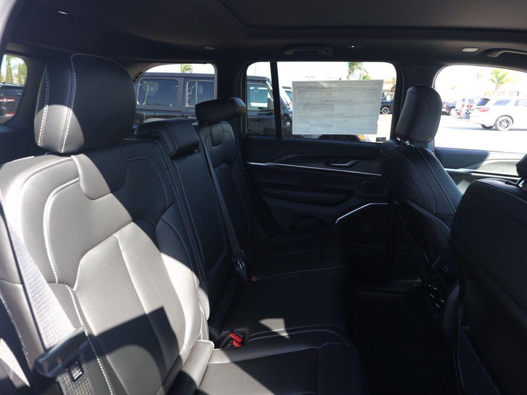 new 2026 Jeep Grand Cherokee car, priced at $44,599