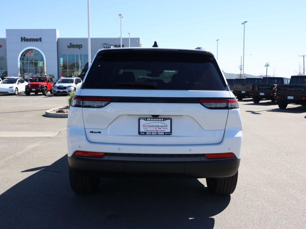 new 2026 Jeep Grand Cherokee car, priced at $44,599