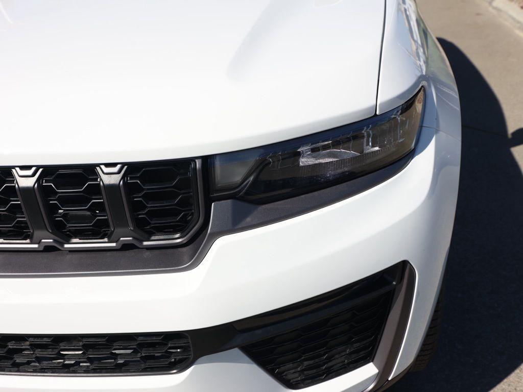 new 2026 Jeep Grand Cherokee car, priced at $44,599