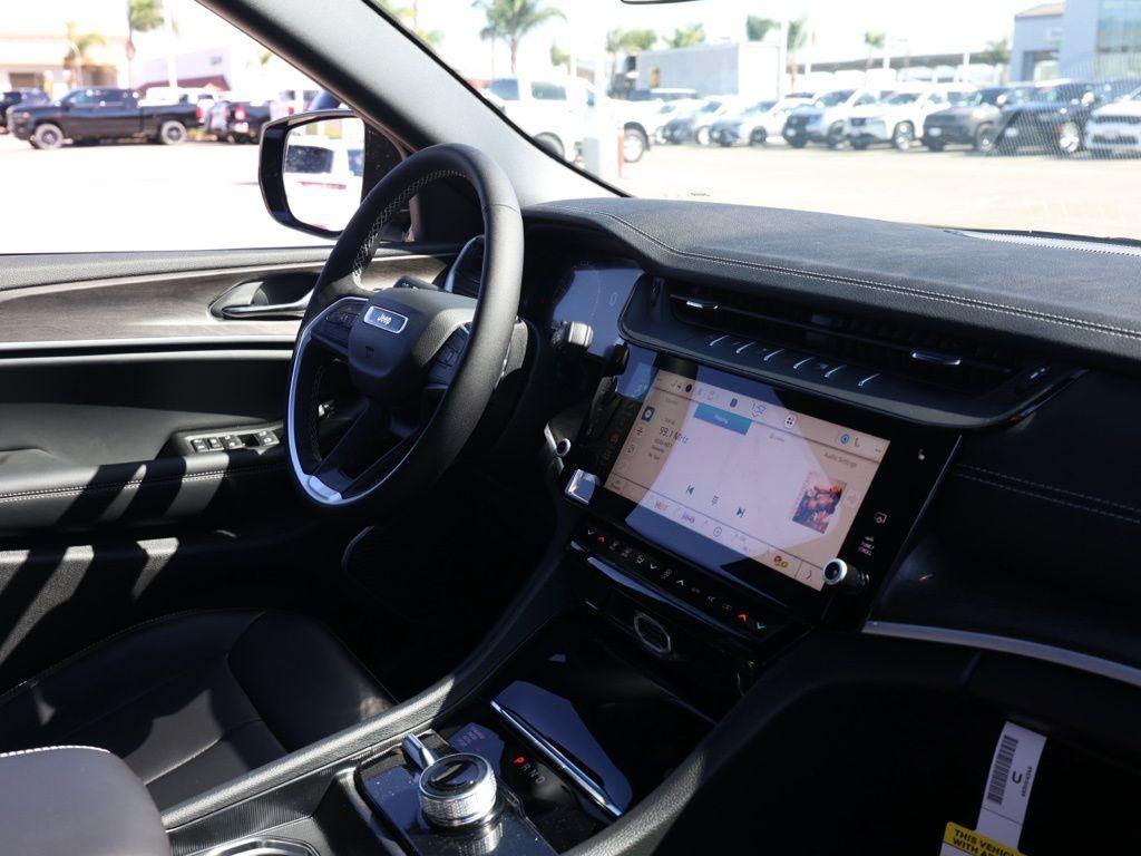 new 2026 Jeep Grand Cherokee car, priced at $44,599