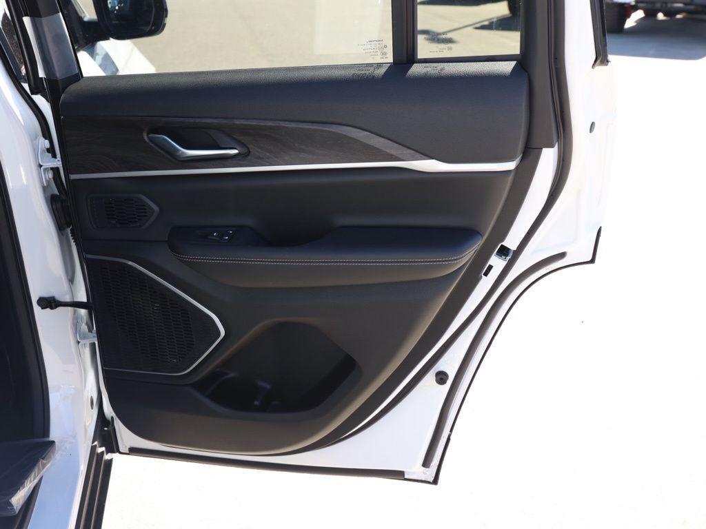 new 2026 Jeep Grand Cherokee car, priced at $44,599