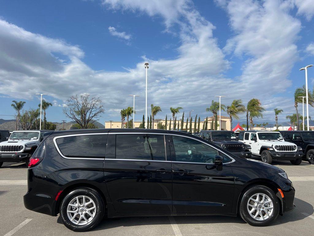 used 2024 Chrysler Pacifica car, priced at $29,640