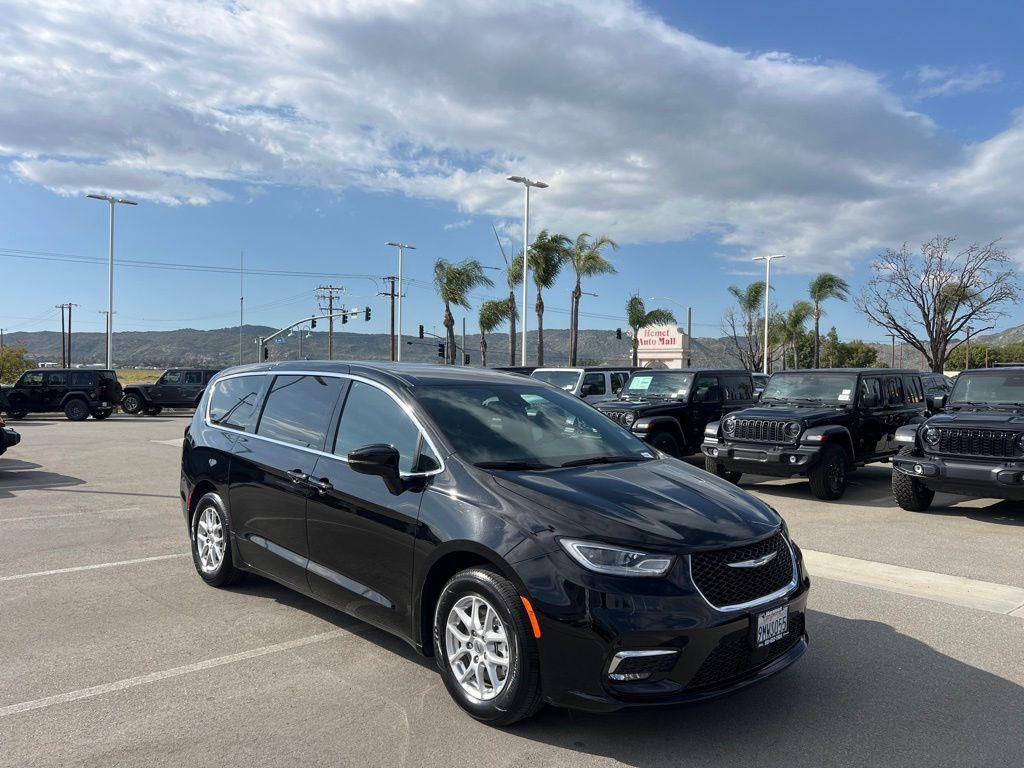 used 2024 Chrysler Pacifica car, priced at $29,640