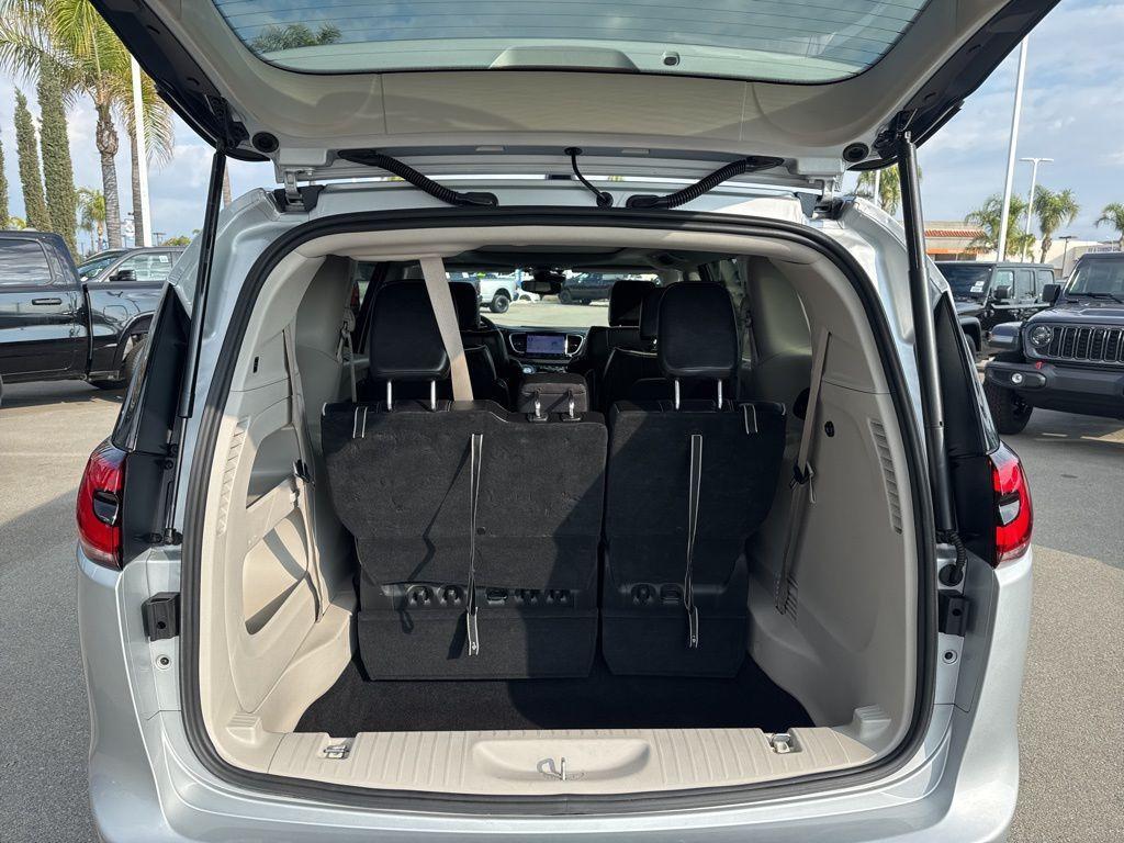 used 2024 Chrysler Pacifica car, priced at $31,747