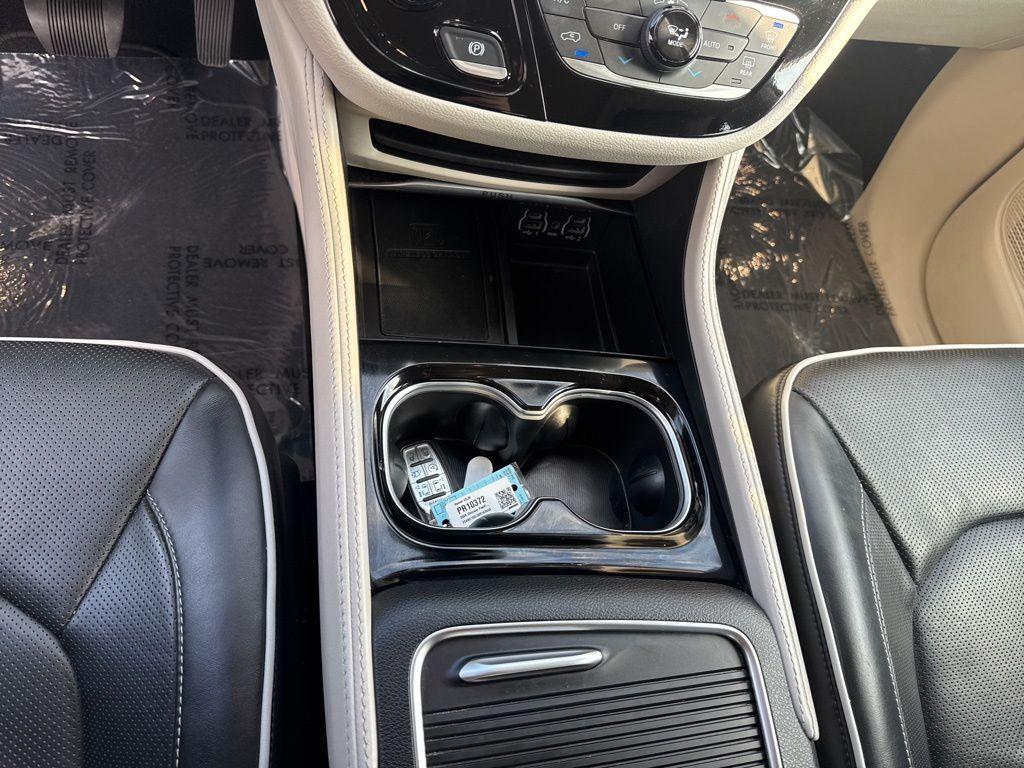 used 2024 Chrysler Pacifica car, priced at $31,747