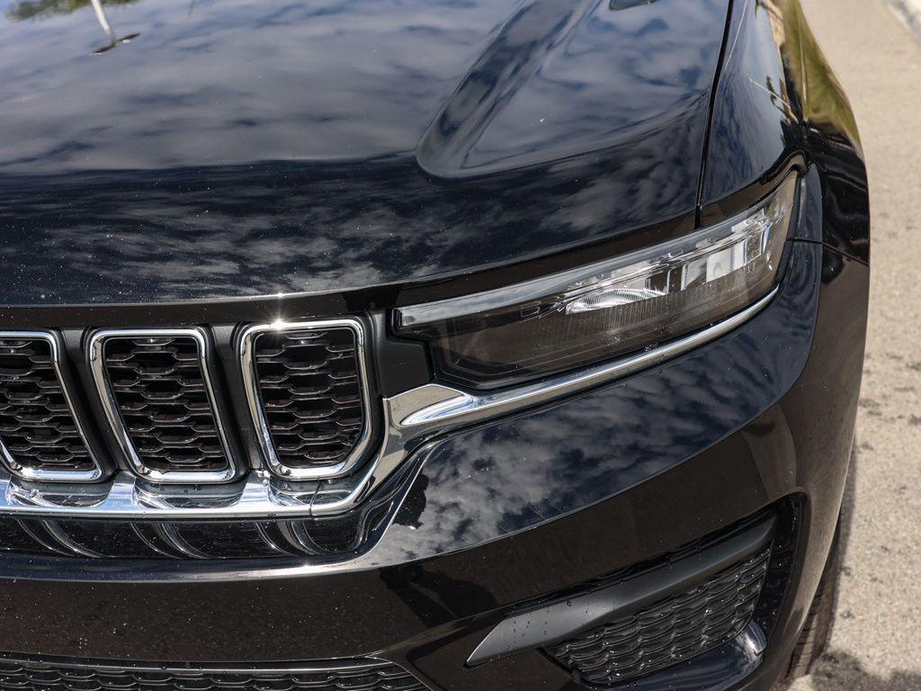 new 2026 Jeep Grand Cherokee car, priced at $43,305