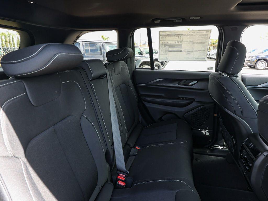 new 2026 Jeep Grand Cherokee car, priced at $43,305