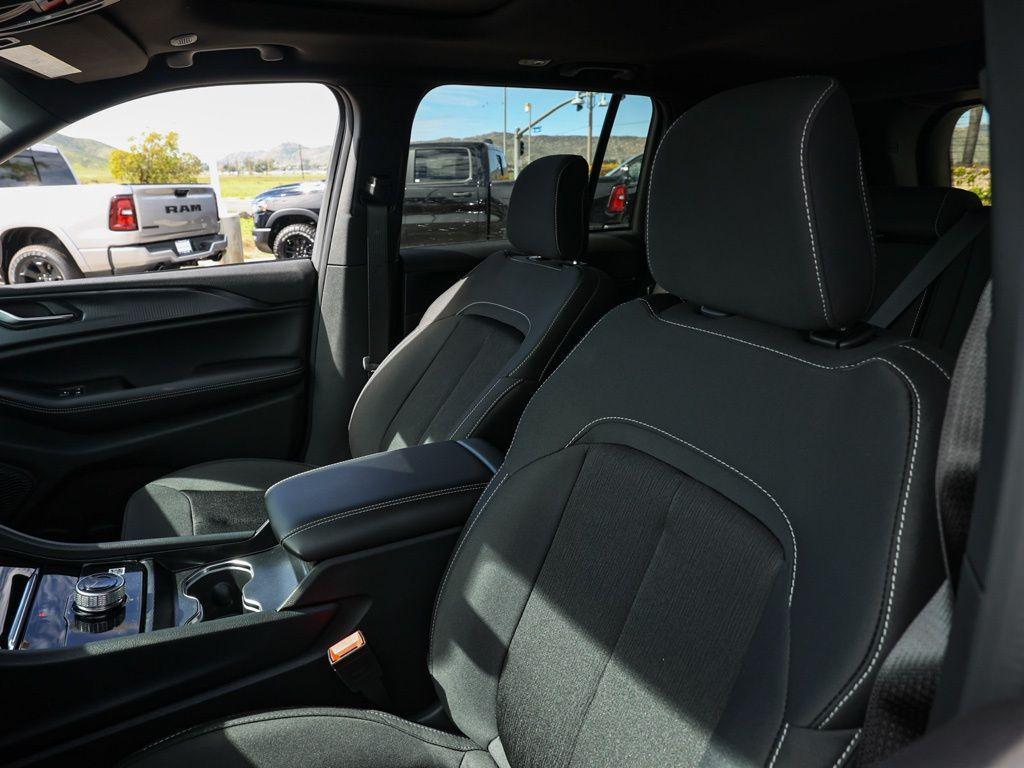 new 2026 Jeep Grand Cherokee car, priced at $43,305