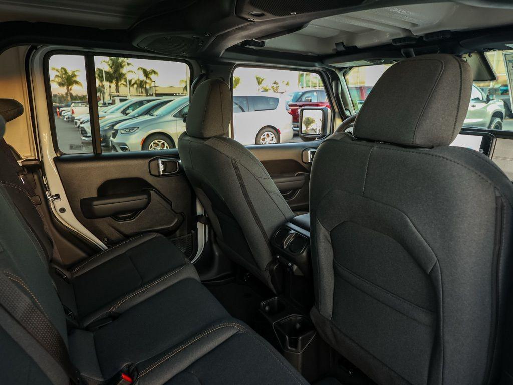 new 2026 Jeep Gladiator car, priced at $44,004