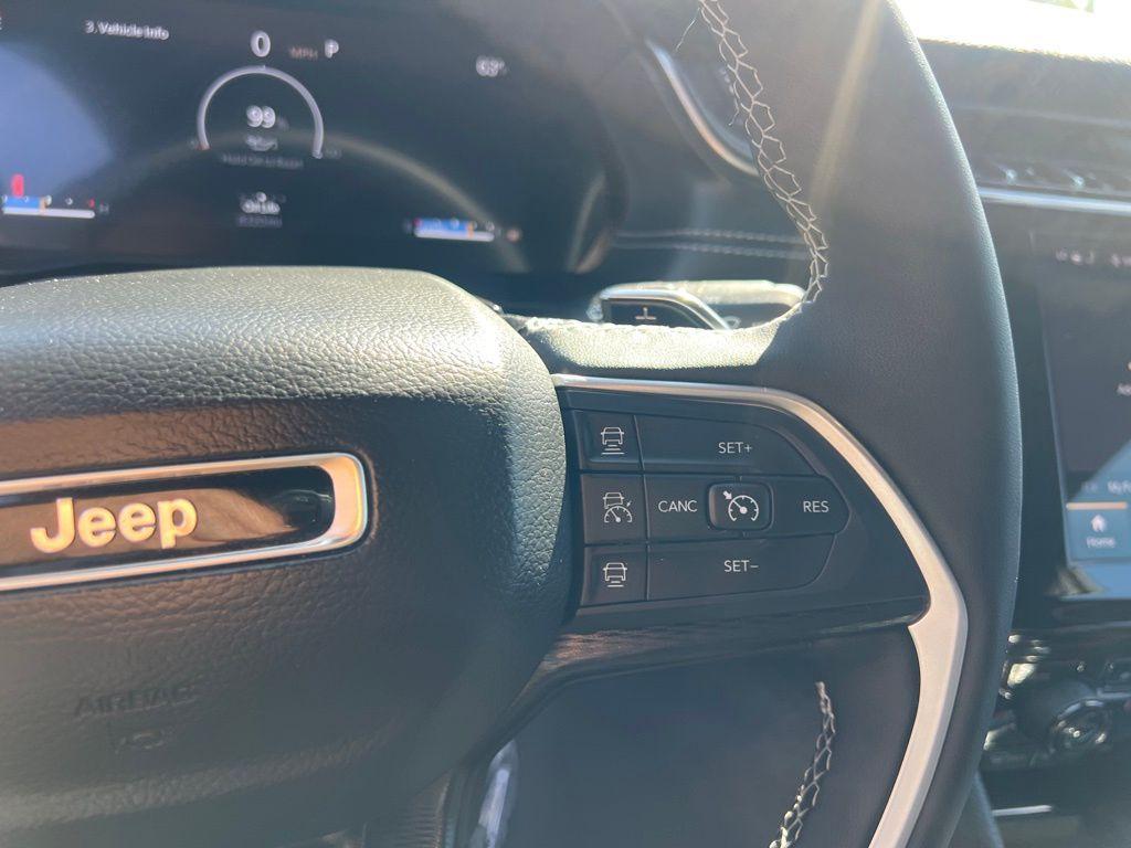 used 2025 Jeep Grand Cherokee car, priced at $33,138