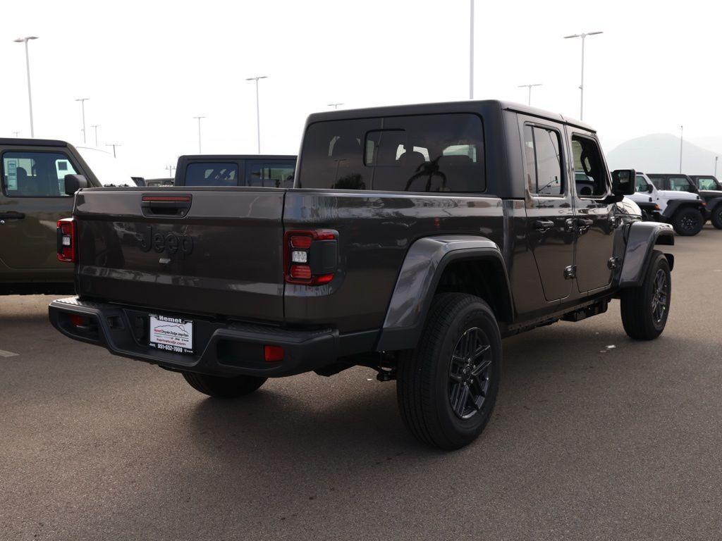 new 2026 Jeep Gladiator car, priced at $43,008