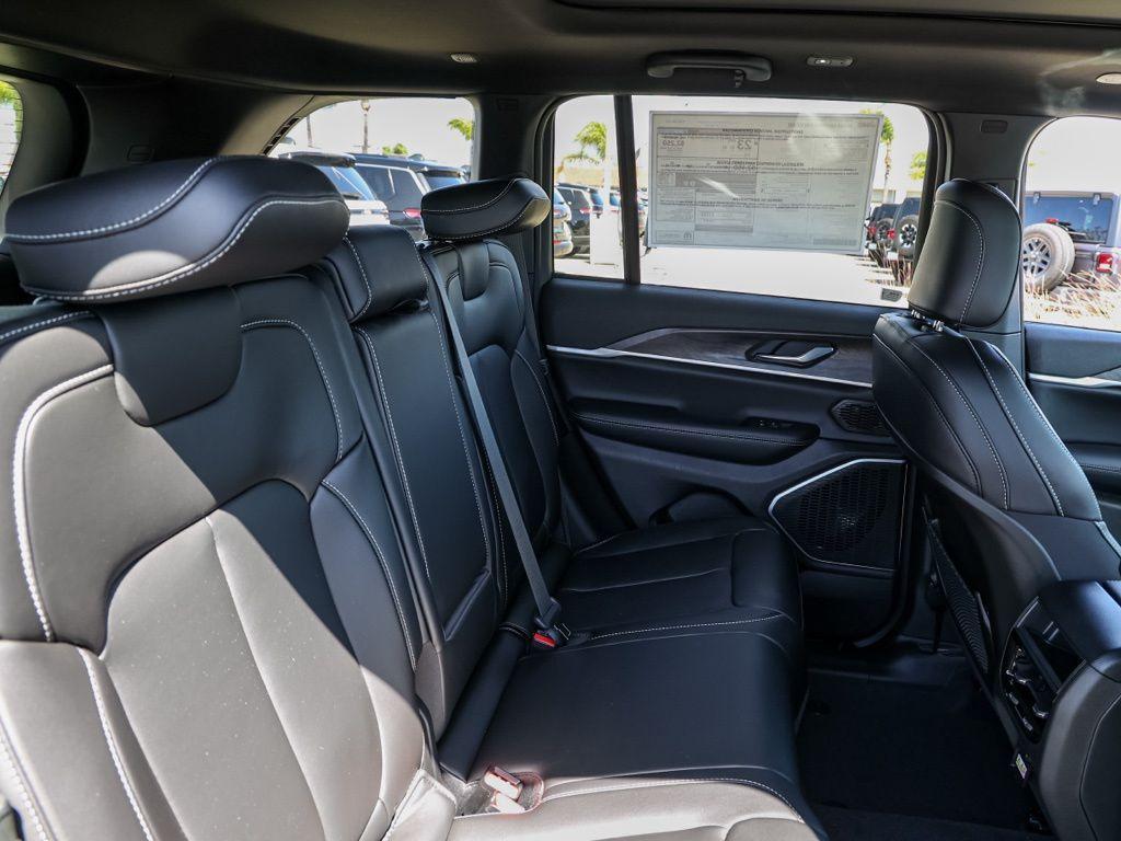 new 2026 Jeep Grand Cherokee car, priced at $43,952