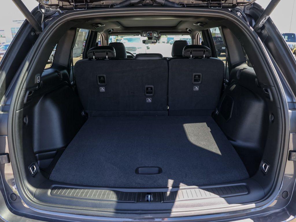 new 2026 Jeep Grand Cherokee car, priced at $43,952