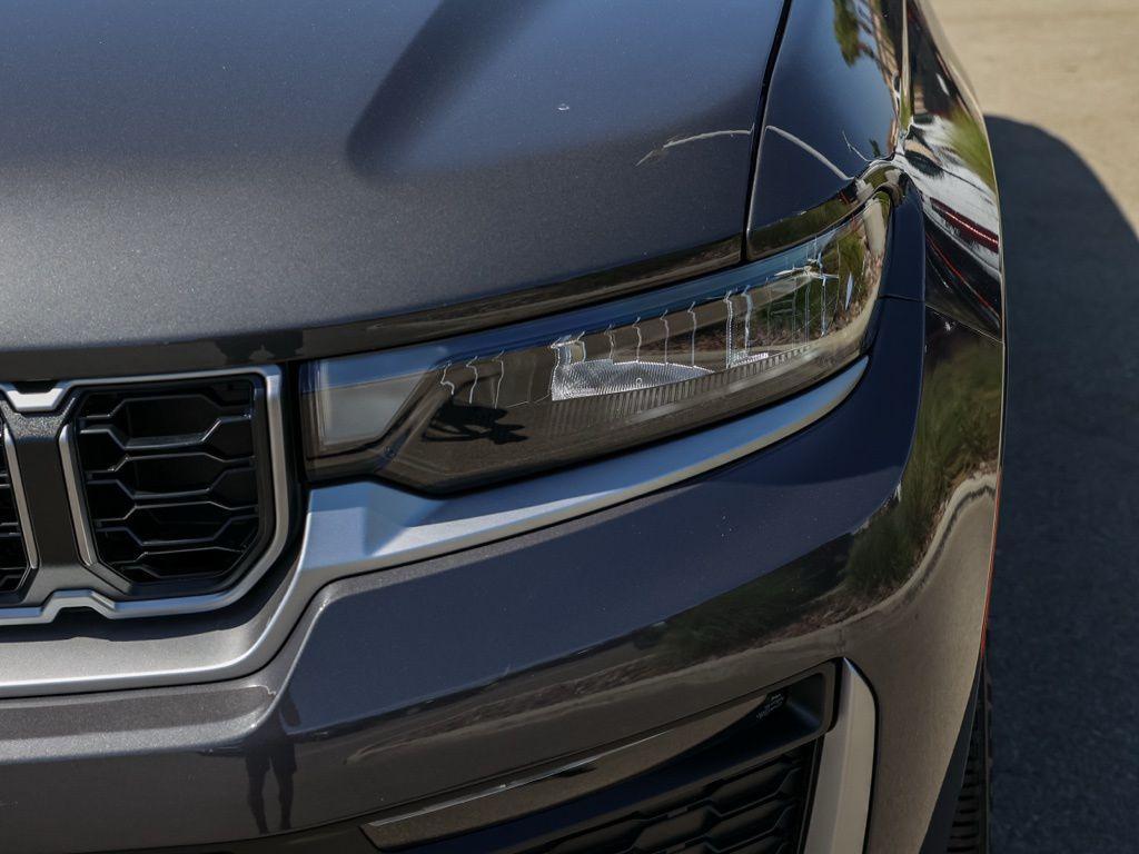 new 2026 Jeep Grand Cherokee car, priced at $43,952