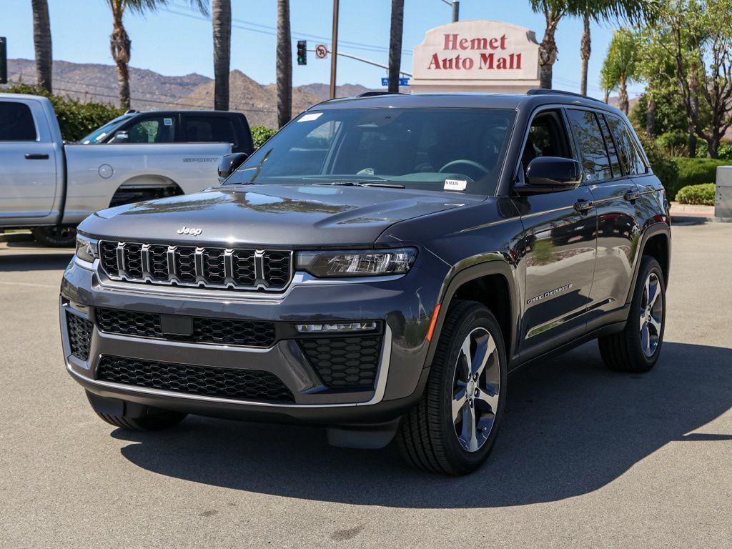 new 2026 Jeep Grand Cherokee car, priced at $43,952