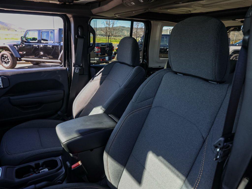 new 2026 Jeep Wrangler car, priced at $46,558