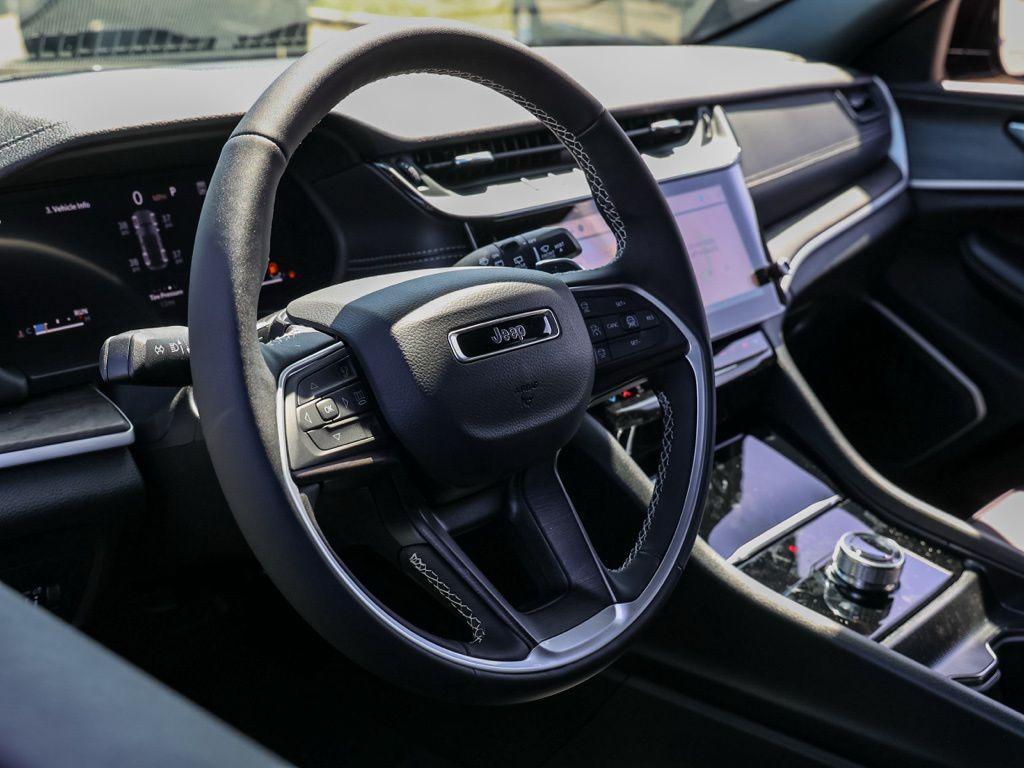 new 2026 Jeep Grand Cherokee car, priced at $43,952