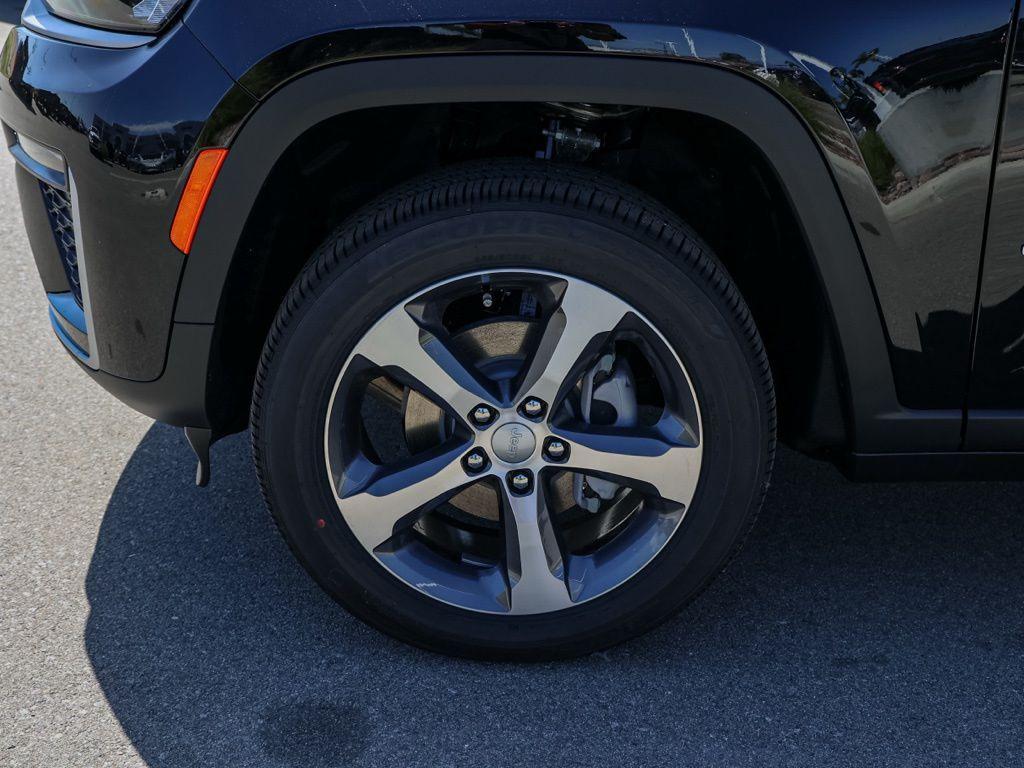 new 2026 Jeep Grand Cherokee car, priced at $43,952