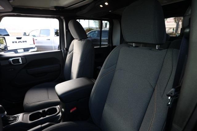 new 2025 Jeep Gladiator car, priced at $45,752