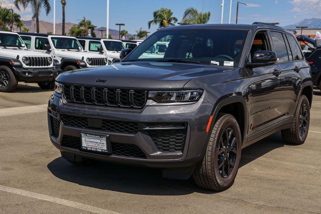 new 2026 Jeep Grand Cherokee car, priced at $39,074
