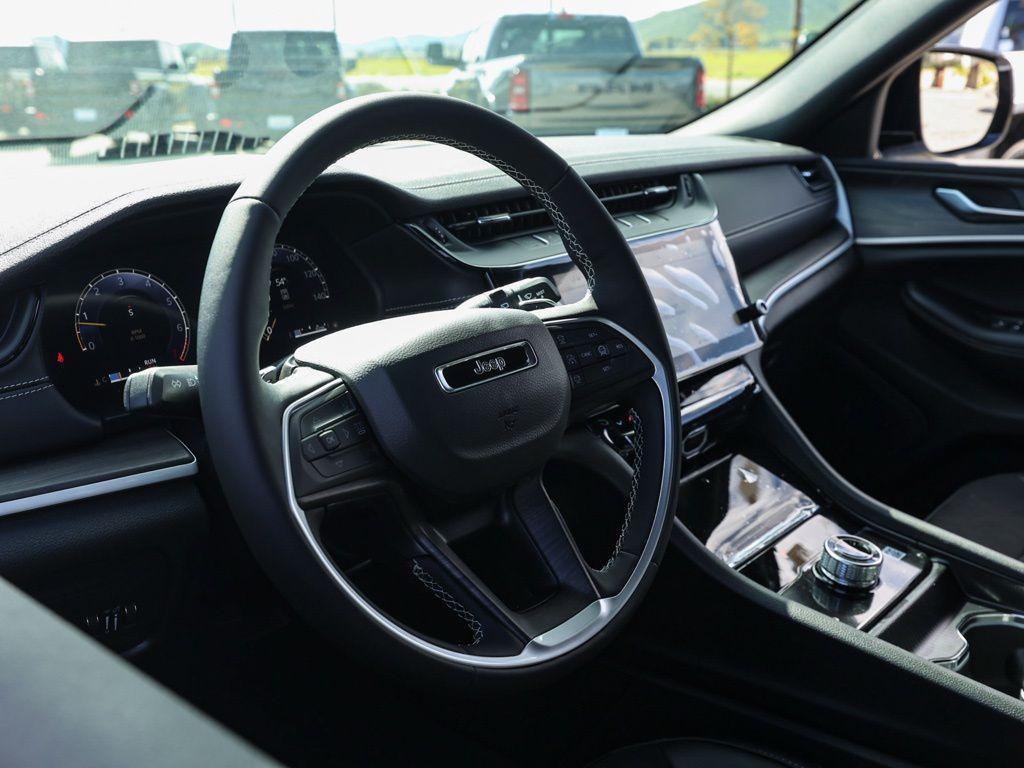 new 2026 Jeep Grand Cherokee car, priced at $45,655