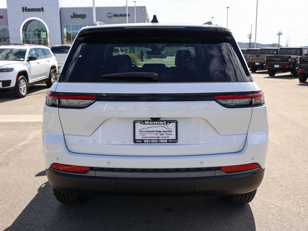 new 2026 Jeep Grand Cherokee car, priced at $45,655