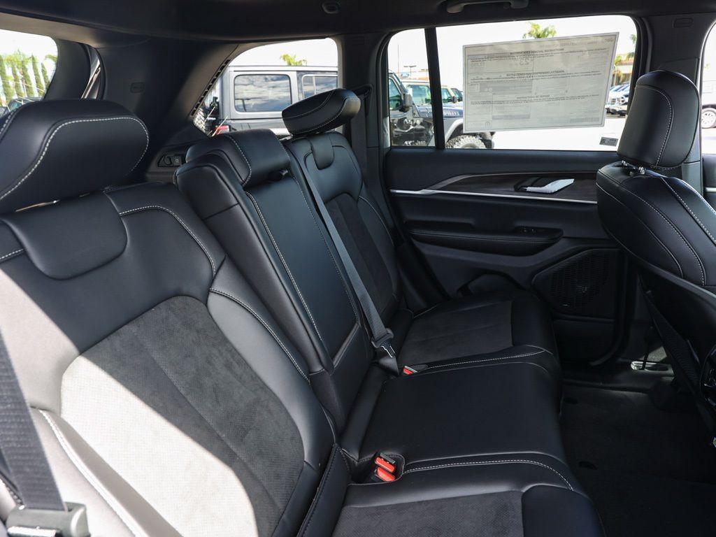 new 2026 Jeep Grand Cherokee car, priced at $45,655