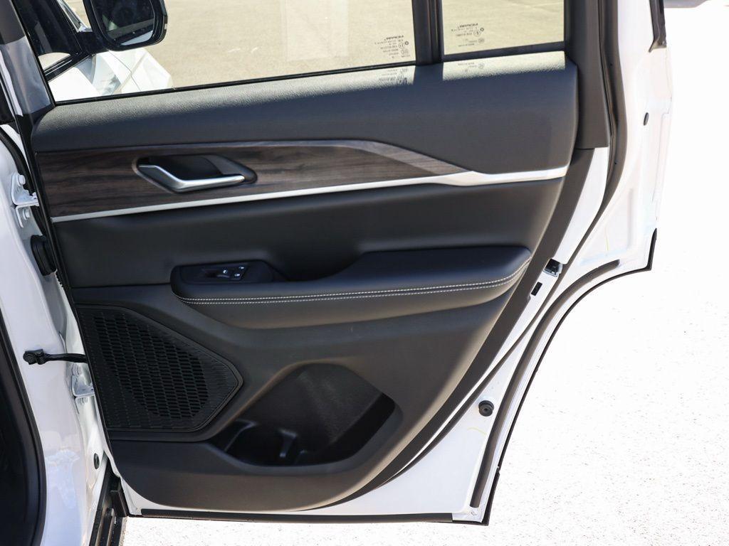 new 2026 Jeep Grand Cherokee car, priced at $45,655