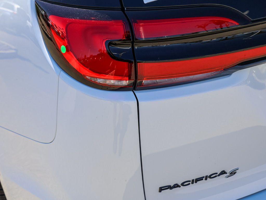 new 2026 Chrysler Pacifica car