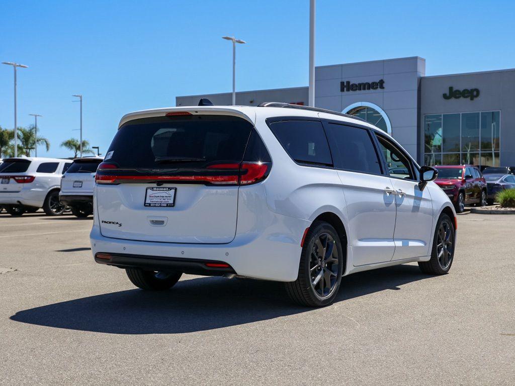 new 2026 Chrysler Pacifica car