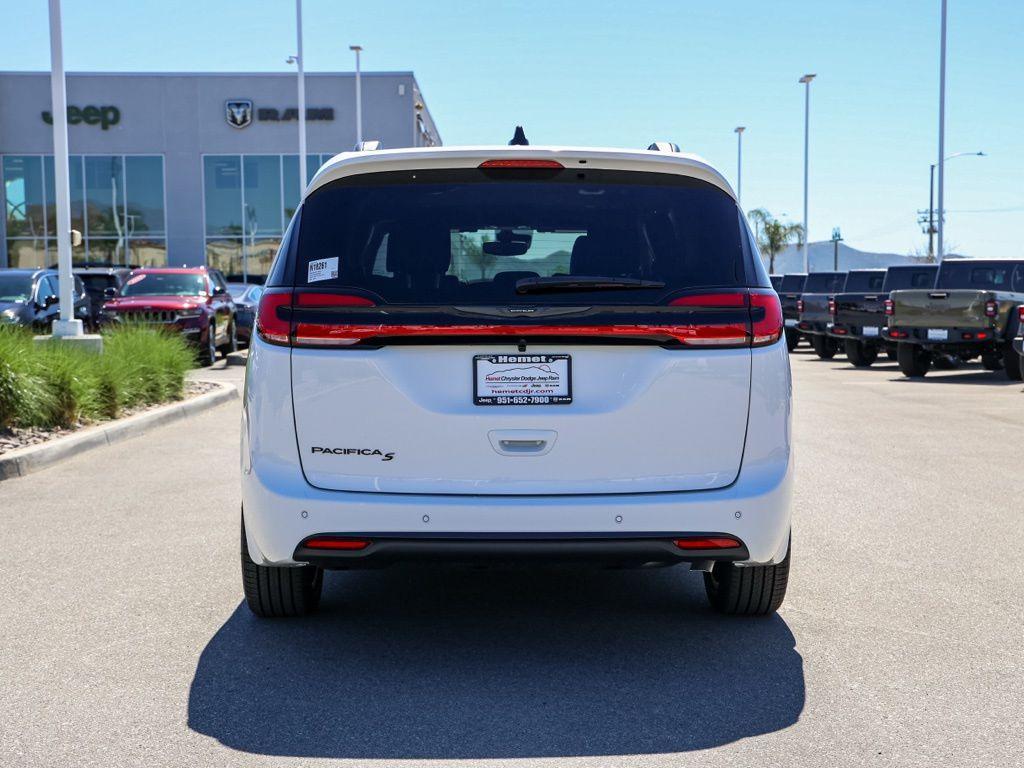 new 2026 Chrysler Pacifica car