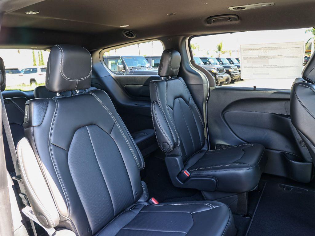 new 2026 Chrysler Pacifica car