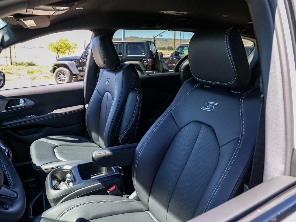 new 2026 Chrysler Pacifica car