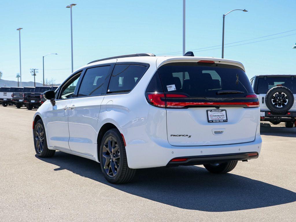 new 2026 Chrysler Pacifica car