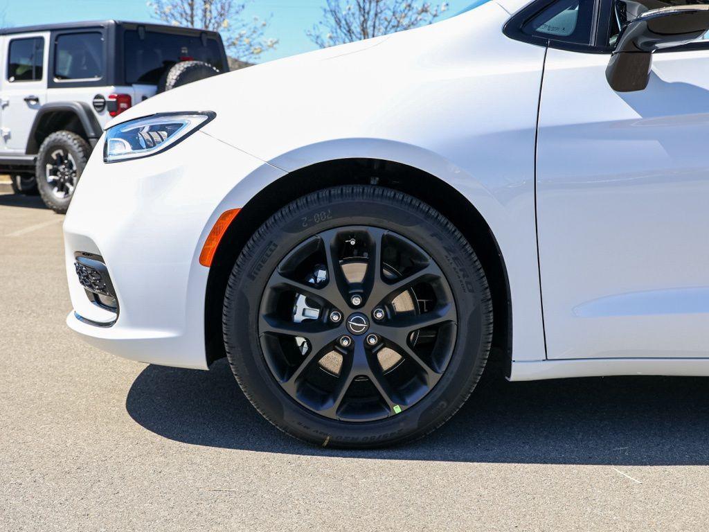 new 2026 Chrysler Pacifica car