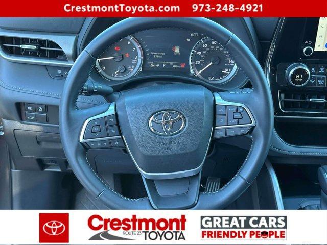 used 2025 Toyota Highlander car, priced at $38,488