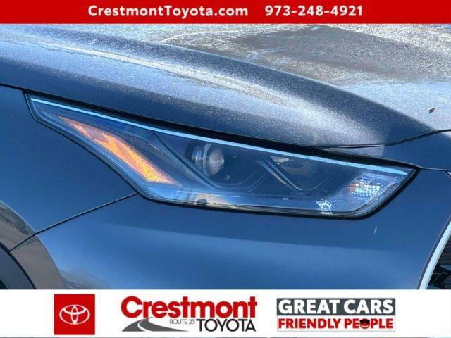 used 2025 Toyota Highlander car, priced at $38,488