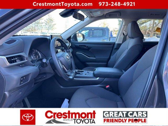 used 2025 Toyota Highlander car, priced at $38,488